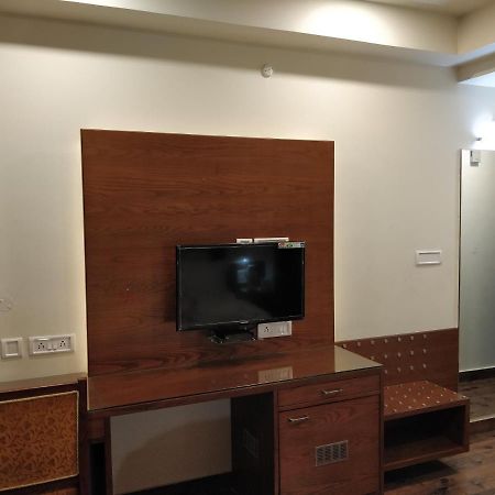 Hotel Yatrik Jhānsi المظهر الخارجي الصورة