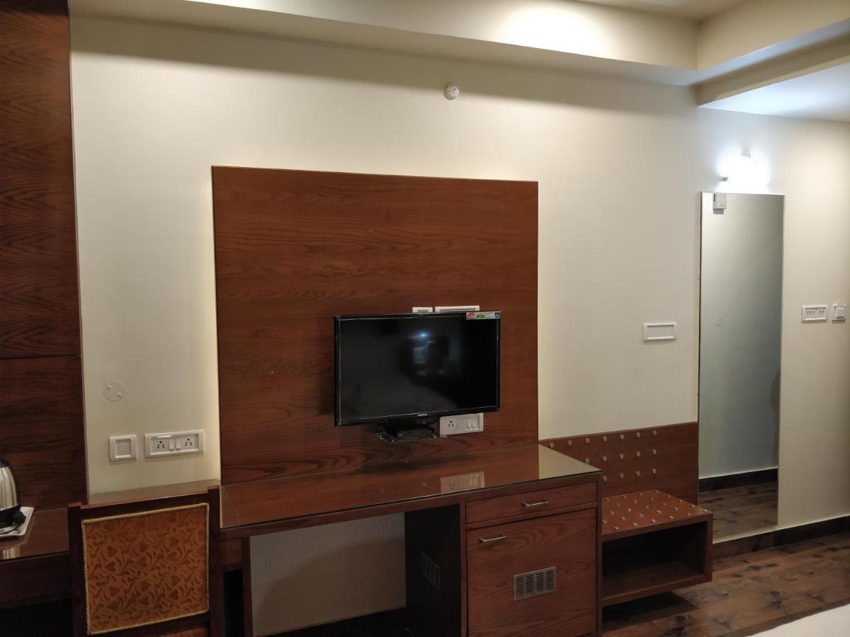 Hotel Yatrik Jhānsi المظهر الخارجي الصورة