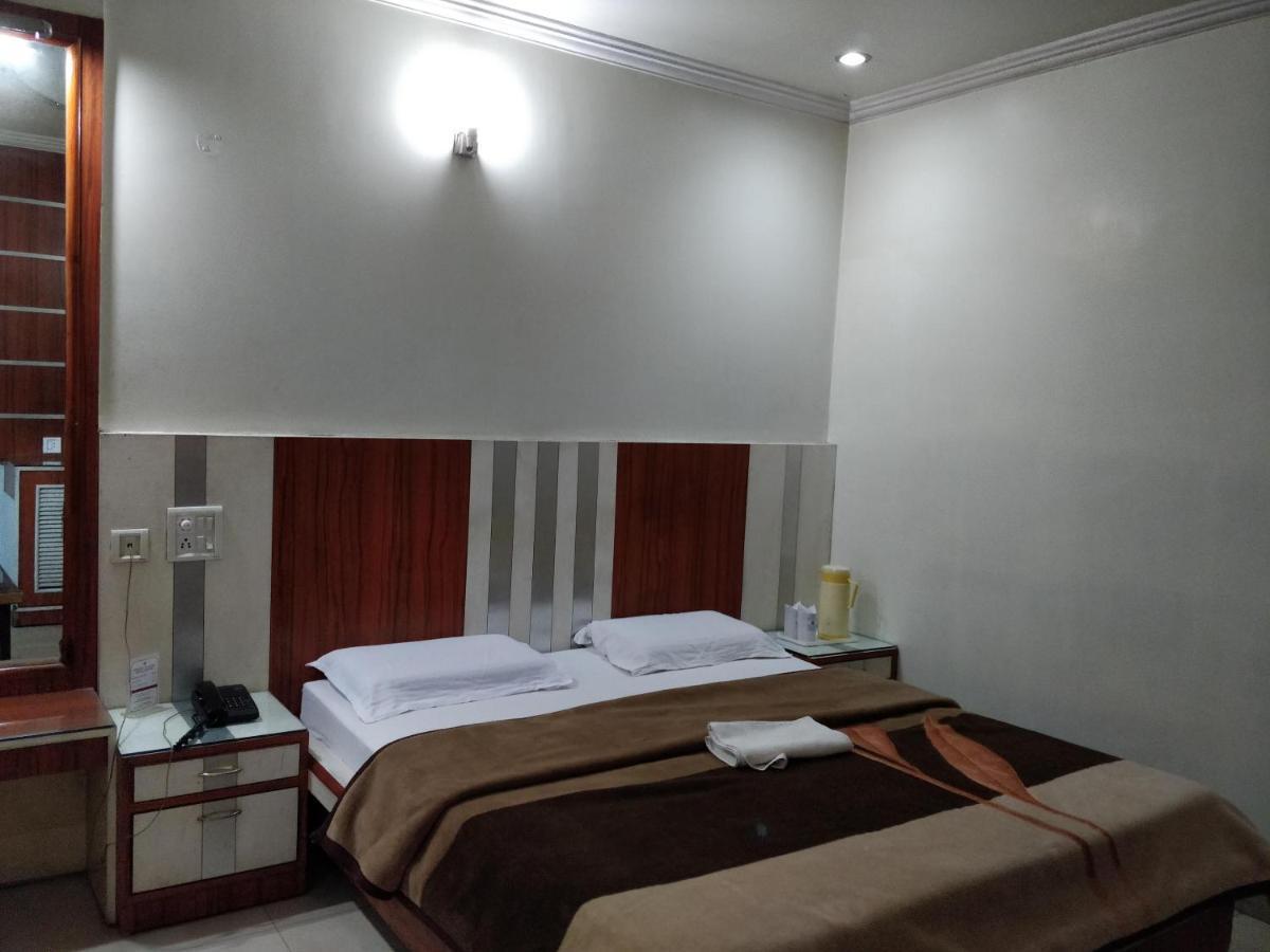 Hotel Yatrik Jhānsi المظهر الخارجي الصورة