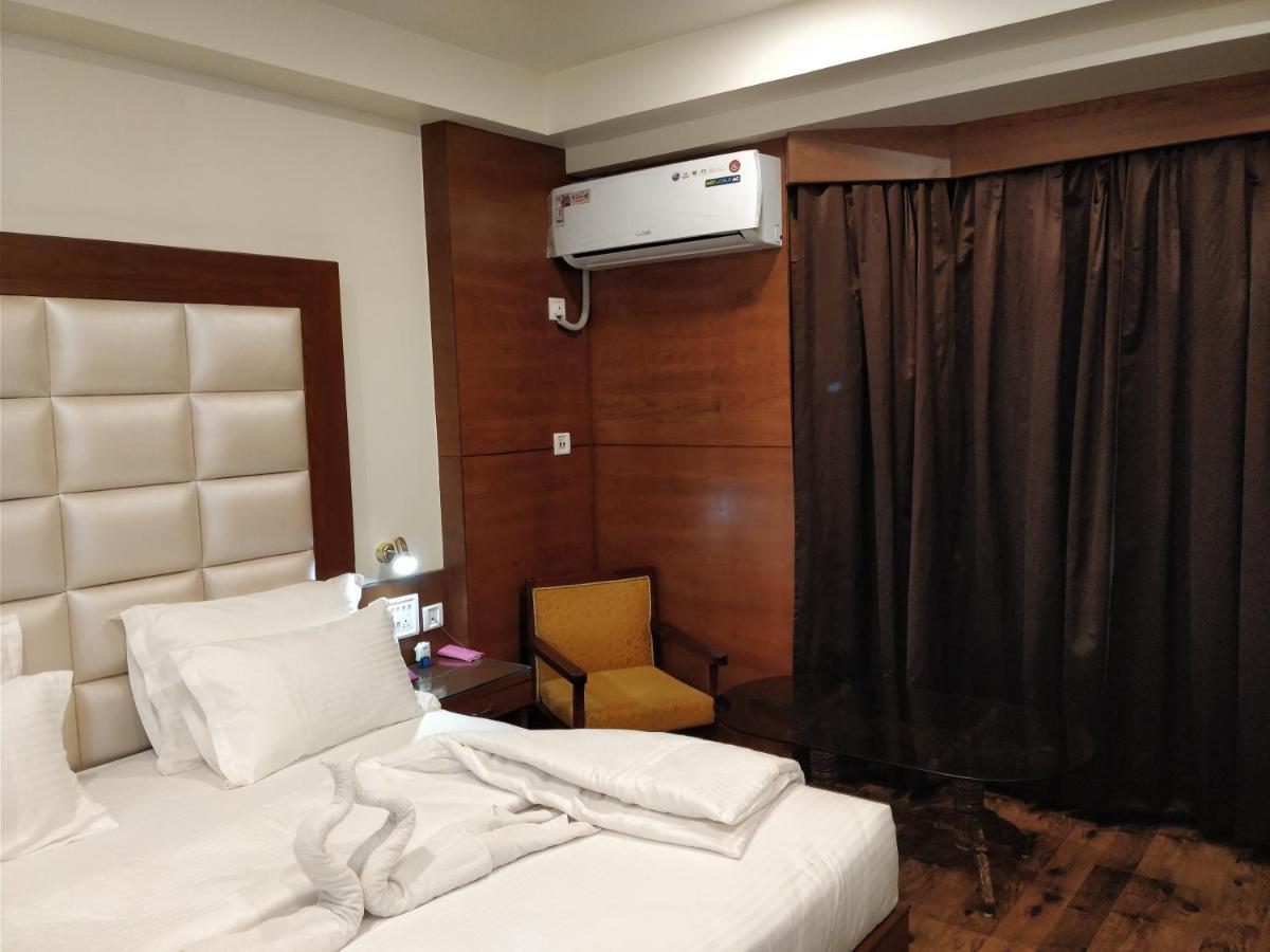 Hotel Yatrik Jhānsi المظهر الخارجي الصورة